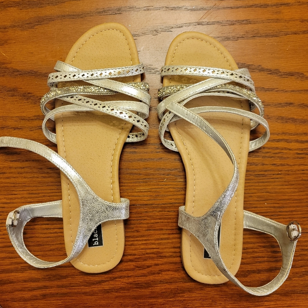 Black Rivet Silver Strappy Flat Sandal 7 1/2